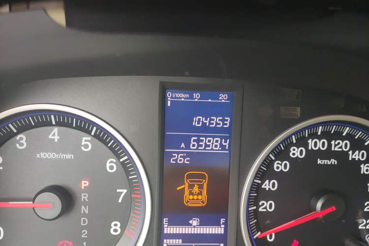 Used Honda CR-V 2010 2.0L automatic two-wheel drive urban version Odometer Close Up