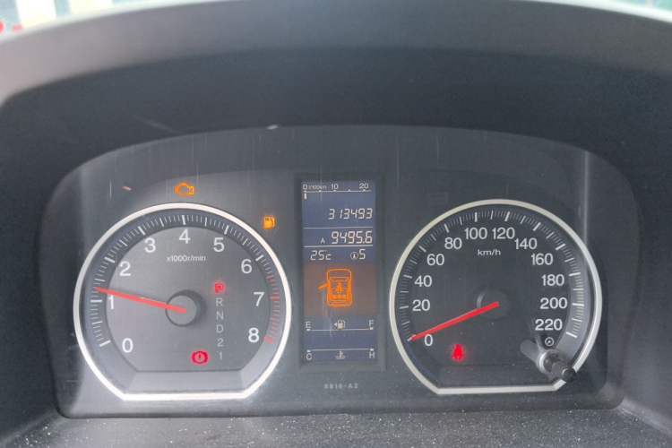 Used Honda CR-V 2010 2.4L automatic four-wheel drive luxury version Odometer Close Up