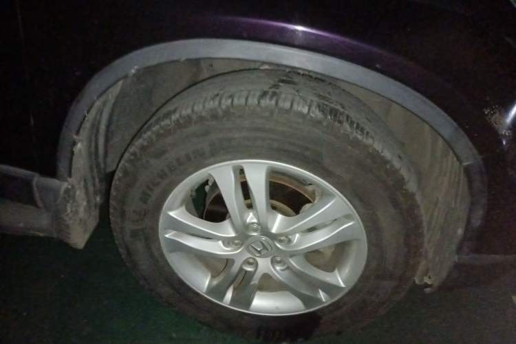 Used Honda CR-V 2010 2.4L automatic four-wheel drive luxury version Right Front Wheel Hub