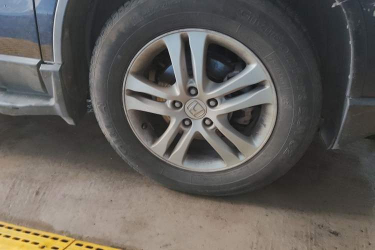 Used Honda CR-V 2010 2.4L automatic four-wheel drive luxury version Right Front Wheel Hub