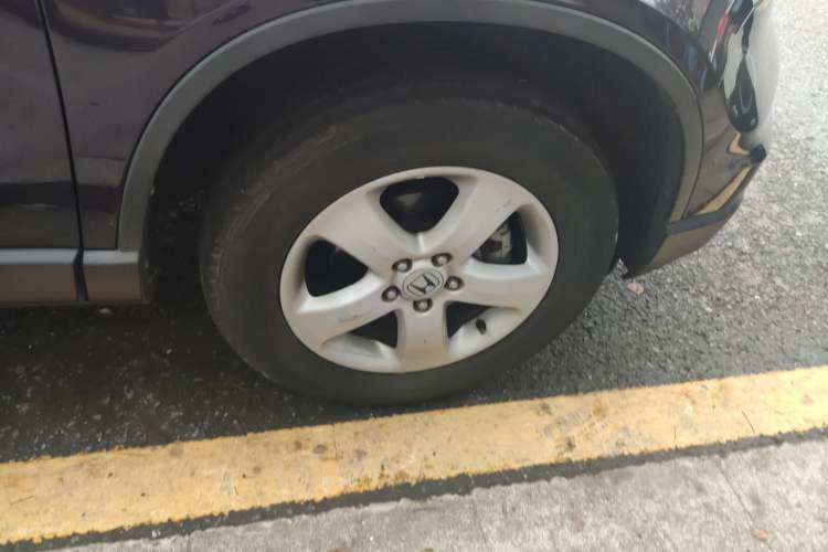 Used Honda CR-V 2010 2.0L automatic two-wheel drive urban version Right Front Wheel Hub