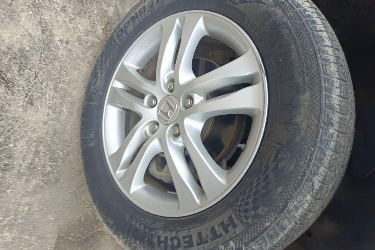 Used Honda CR-V 2010 2.4L automatic four-wheel drive luxury version Right Front Wheel Hub