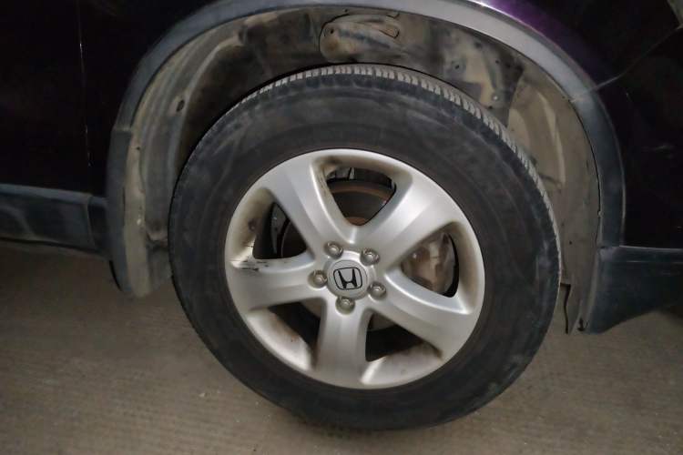Used Honda CR-V 2010 2.0L automatic two-wheel drive urban version Right Front Wheel Hub