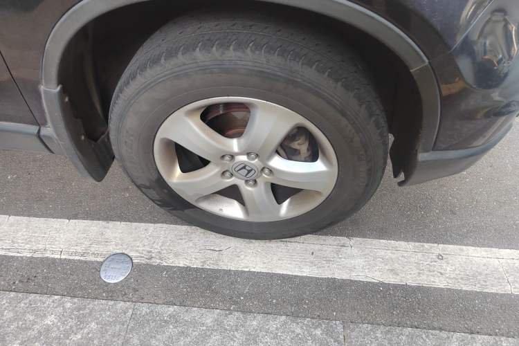 Used Honda CR-V 2010 2.0L automatic two-wheel drive urban version Right Front Wheel Hub