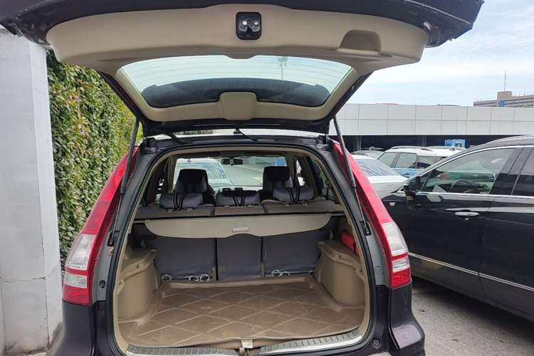 Used Honda CR-V 2010 2.0L Automatic Four-Wheel Drive Classic Edition Trunk