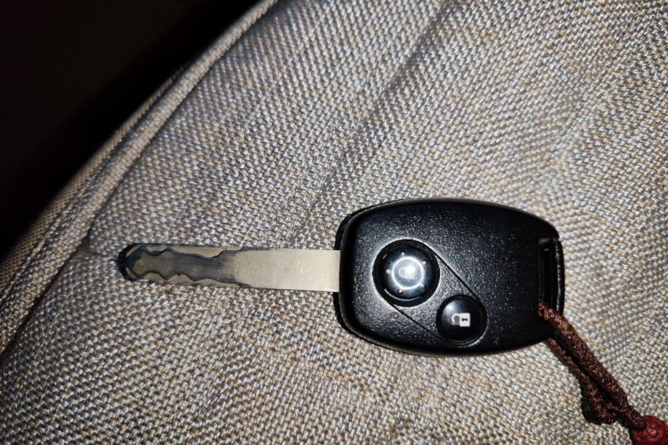 Used Honda CR-V 2010 2.0L automatic two-wheel drive urban version Vehicle Key
