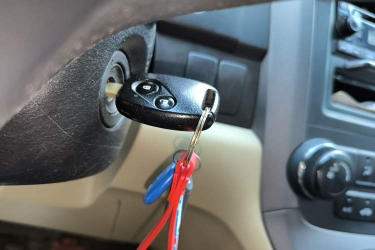 Used Honda CR-V 2010 2.0L automatic two-wheel drive urban version Vehicle Key