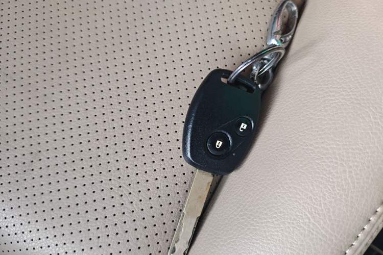 Used Honda CR-V 2010 2.0L automatic two-wheel drive urban version Vehicle Key