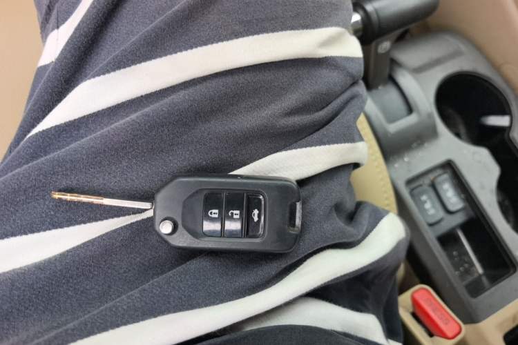 Used Honda CR-V 2010 2.4L automatic four-wheel drive luxury version Vehicle Key