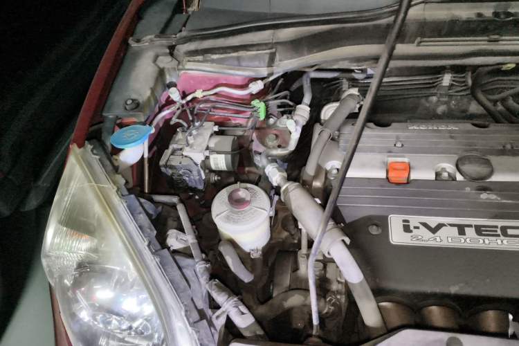 Used Honda CR-V 2010 2.4L automatic four-wheel drive luxury version Engine Bay Right