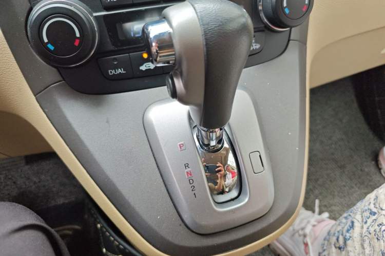 Used Honda CR-V 2010 2.4L automatic four-wheel drive luxury version Gear Lever