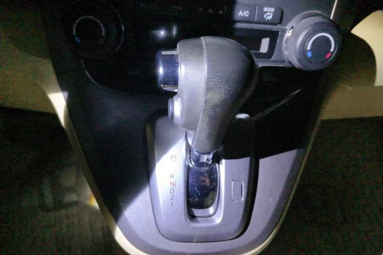Used Honda CR-V 2010 2.4L automatic four-wheel drive luxury version Gear Lever