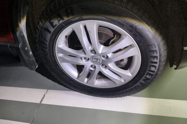 Used Honda CR-V 2010 2.4L automatic four-wheel drive luxury version Right Front Wheel Hub