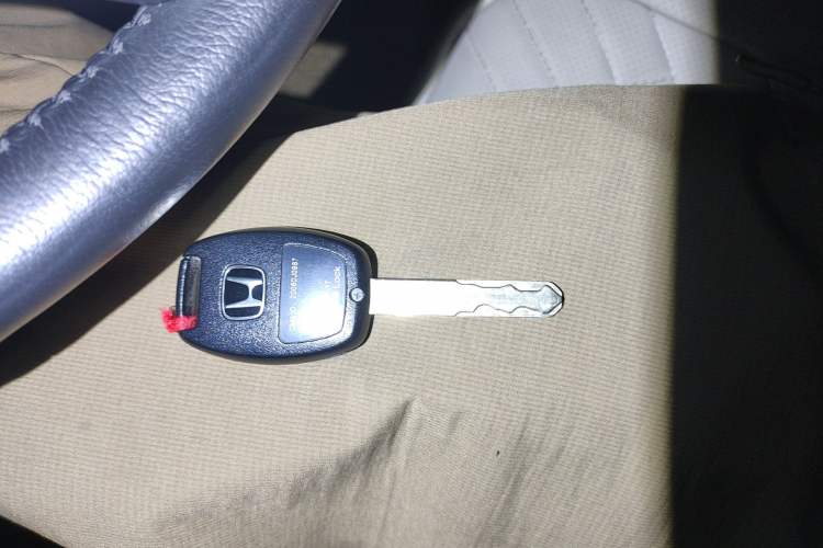 Used Honda CR-V 2010 2.4L automatic four-wheel drive luxury version Vehicle Key