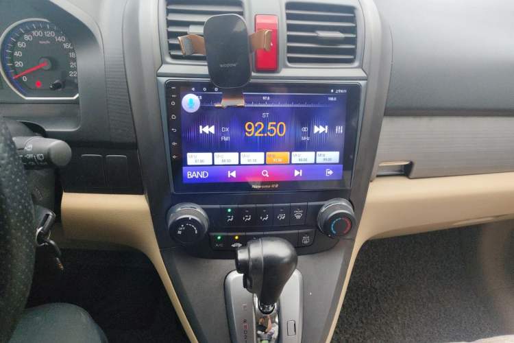 Used Honda CR-V 2010 2.0L automatic two-wheel drive urban version Audio And AC Panel