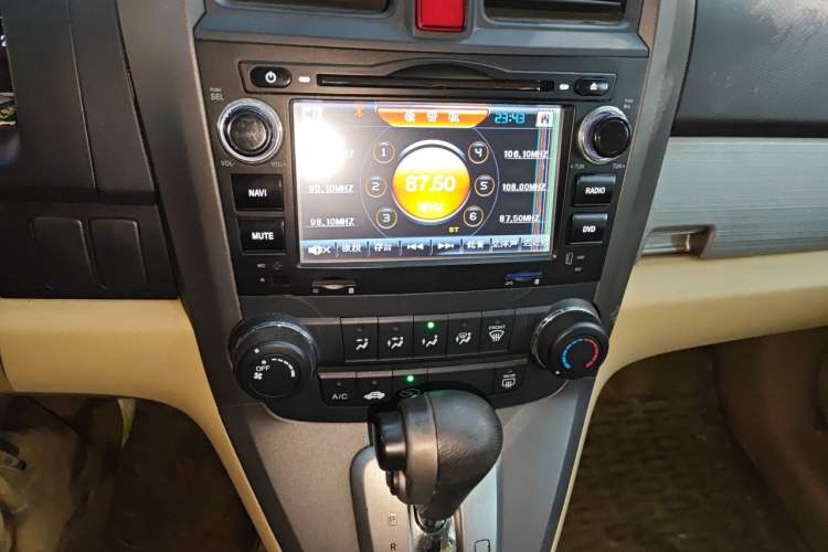 Used Honda CR-V 2010 2.0L automatic two-wheel drive urban version Audio And AC Panel