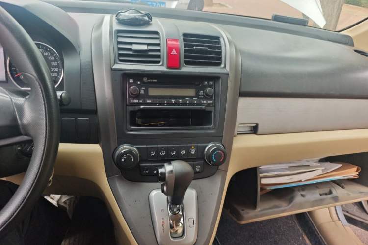 Used Honda CR-V 2010 2.0L automatic two-wheel drive urban version Audio And AC Panel