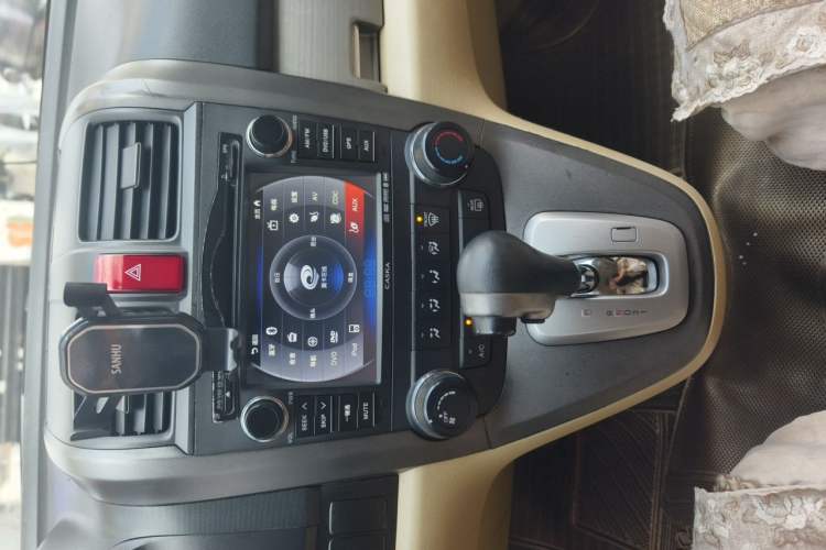 Used Honda CR-V 2010 2.0L automatic two-wheel drive urban version Audio And AC Panel