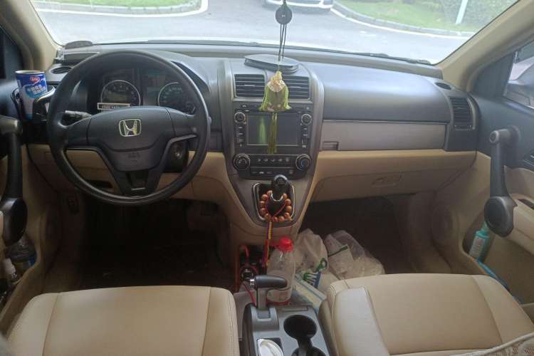 Used Honda CR-V 2010 2.0L manual two-wheel drive urban version Center Console
