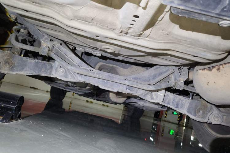 Used Honda CR-V 2010 2.0L automatic two-wheel drive urban version Chassis Rear