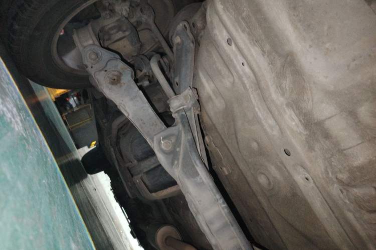 Used Honda CR-V 2010 2.0L automatic two-wheel drive urban version Chassis Rear Left
