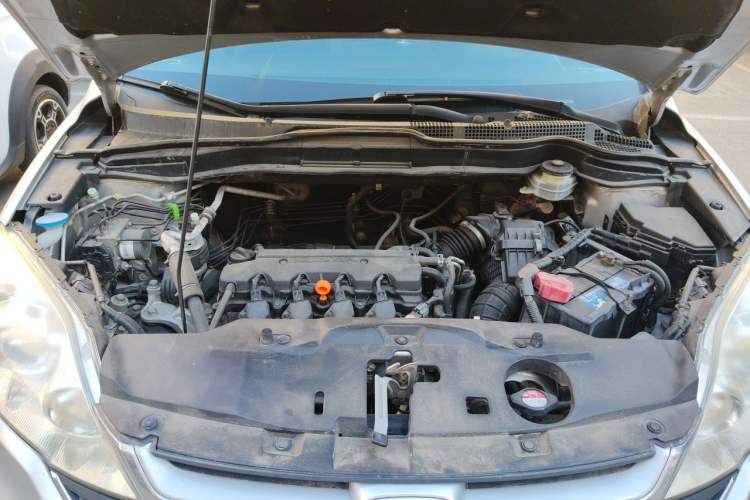 Used Honda CR-V 2010 2.0L automatic two-wheel drive urban version Engine Bay