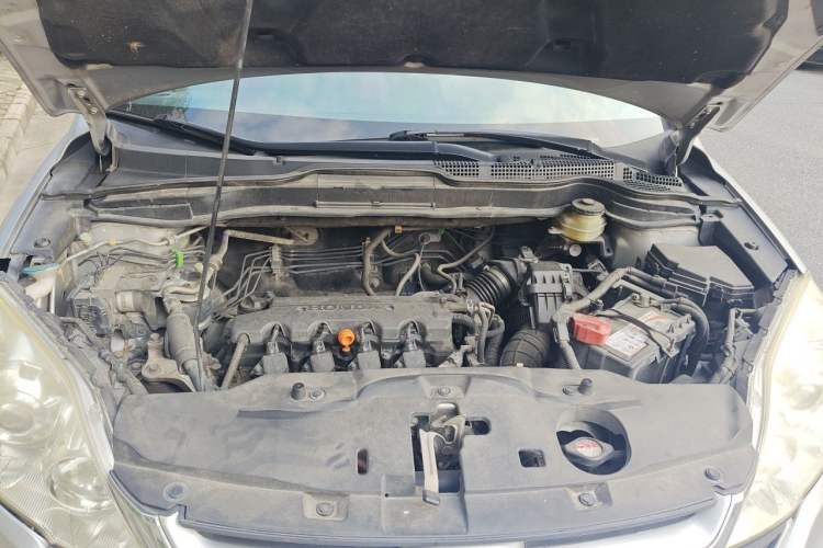Used Honda CR-V 2010 2.0L automatic two-wheel drive urban version Engine Bay
