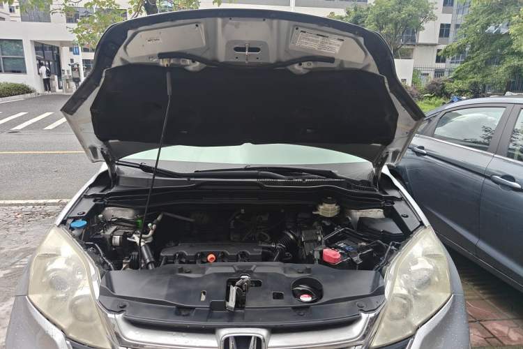 Used Honda CR-V 2010 2.0L Automatic Four-Wheel Drive Classic Edition Engine Bay