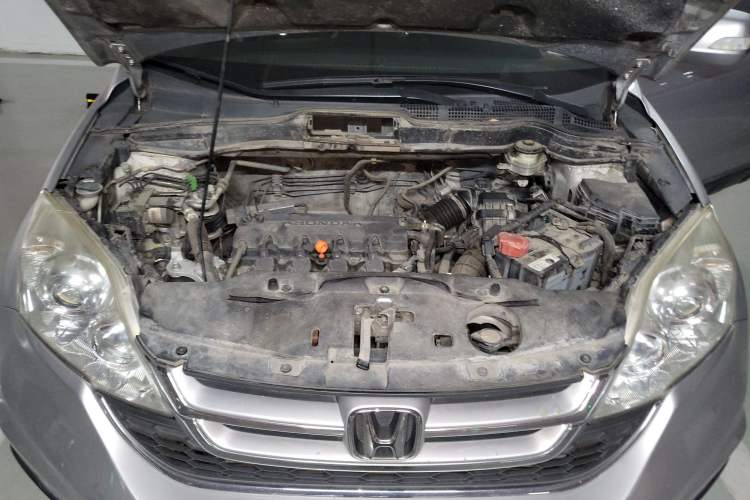 Used Honda CR-V 2010 2.0L automatic two-wheel drive urban version Engine Bay