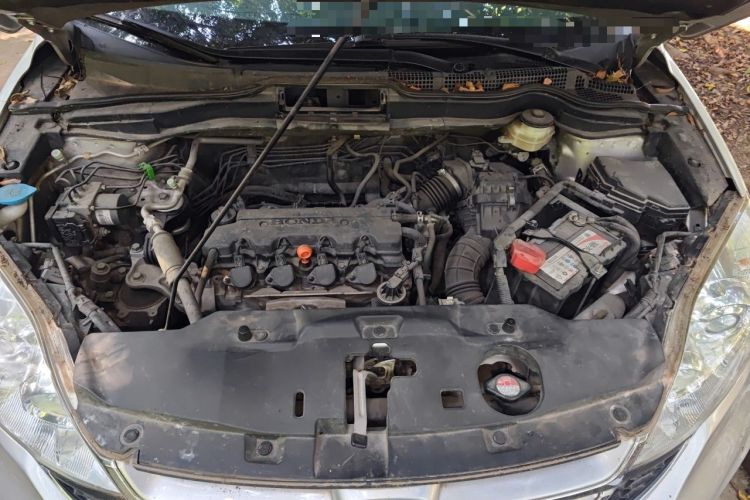 Used Honda CR-V 2010 2.0L automatic two-wheel drive urban version Engine Bay