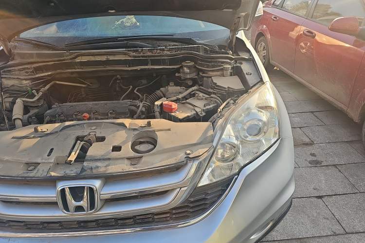 Used Honda CR-V 2010 2.0L manual two-wheel drive urban version Engine Bay Left