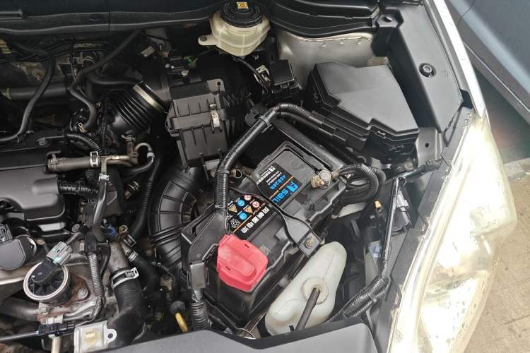 Used Honda CR-V 2010 2.0L Automatic Four-Wheel Drive Classic Edition Engine Bay Left