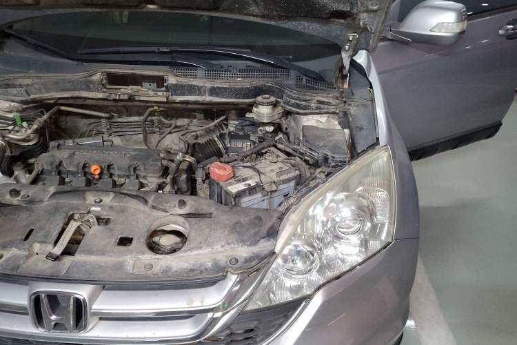 Used Honda CR-V 2010 2.0L automatic two-wheel drive urban version Engine Bay Left
