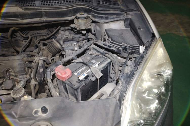 Used Honda CR-V 2010 2.0L automatic two-wheel drive urban version Engine Bay Left