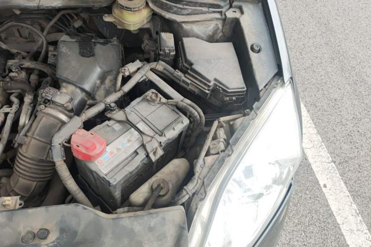 Used Honda CR-V 2010 2.4L automatic four-wheel drive luxury version Engine Bay Left