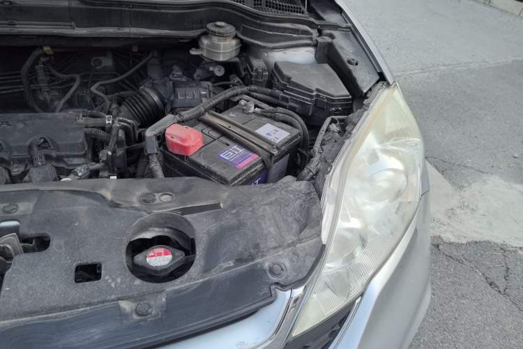Used Honda CR-V 2010 2.0L Automatic Four-Wheel Drive Classic Edition Engine Bay Left