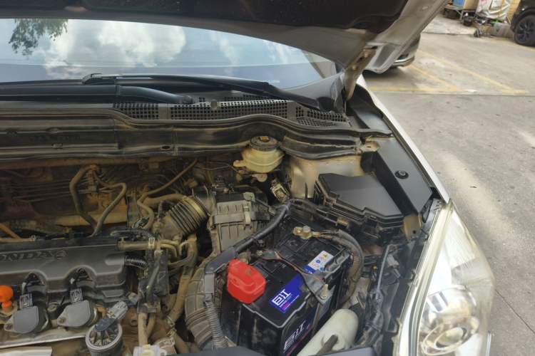 Used Honda CR-V 2010 2.0L automatic two-wheel drive urban version Engine Bay Left
