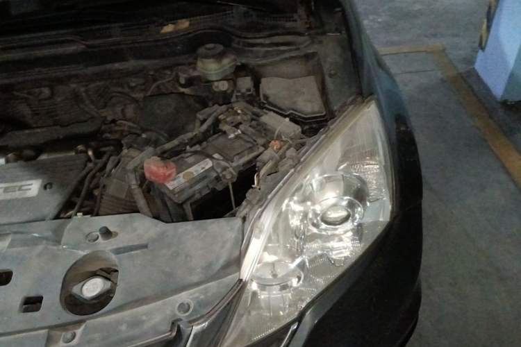 Used Honda CR-V 2010 2.4L automatic four-wheel drive luxury version Engine Bay Left