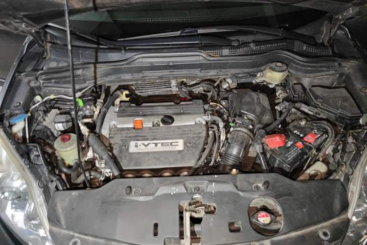 Used Honda CR-V 2010 2.4L automatic four-wheel drive luxury version Engine Bay