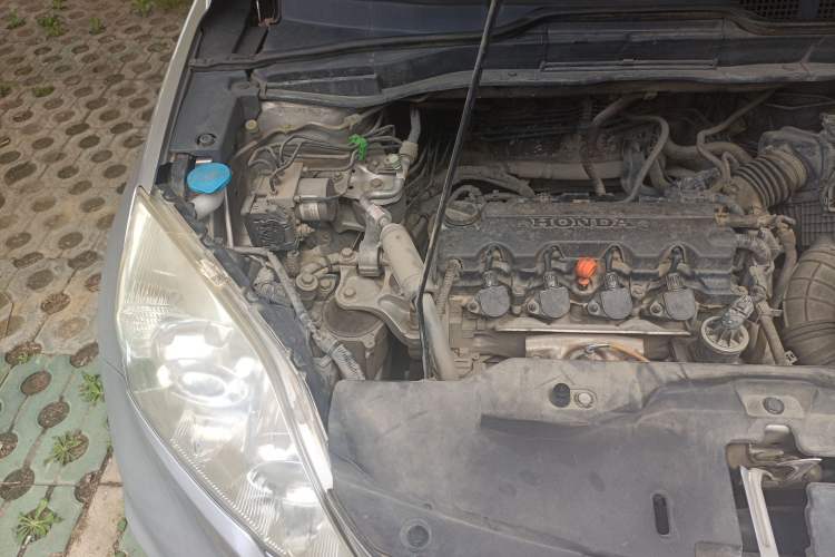 Used Honda CR-V 2010 2.0L manual two-wheel drive urban version Engine Bay Right