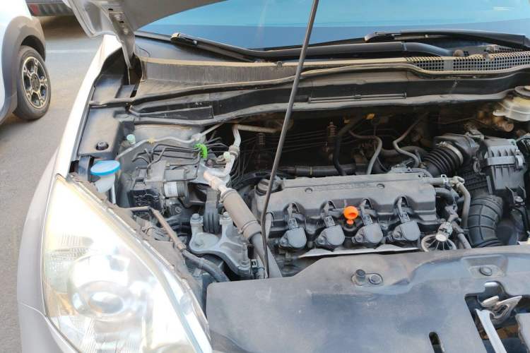 Used Honda CR-V 2010 2.0L automatic two-wheel drive urban version Engine Bay Right