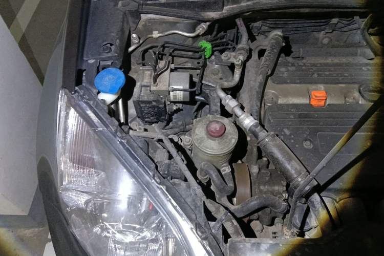 Used Honda CR-V 2010 2.0L Automatic Four-Wheel Drive Classic Edition Engine Bay Right