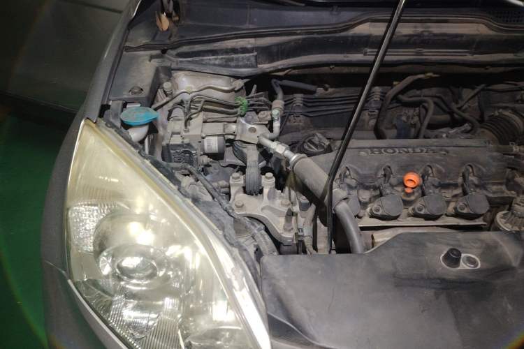 Used Honda CR-V 2010 2.0L automatic two-wheel drive urban version Engine Bay Right