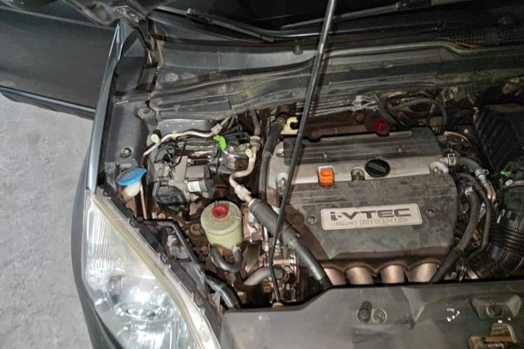 Used Honda CR-V 2010 2.4L automatic four-wheel drive luxury version Engine Bay Right