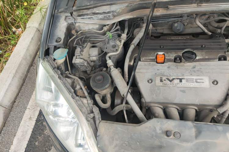 Used Honda CR-V 2010 2.4L automatic four-wheel drive luxury version Engine Bay Right