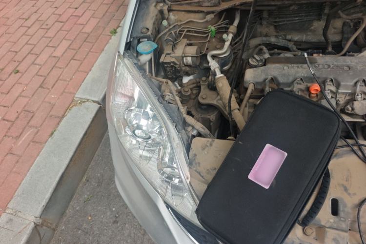 Used Honda CR-V 2010 2.0L automatic two-wheel drive urban version Engine Bay Right