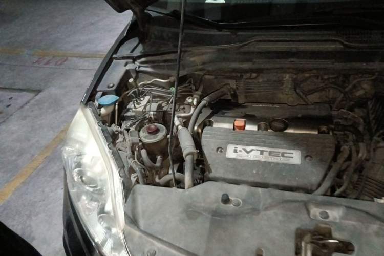 Used Honda CR-V 2010 2.4L automatic four-wheel drive luxury version Engine Bay Right