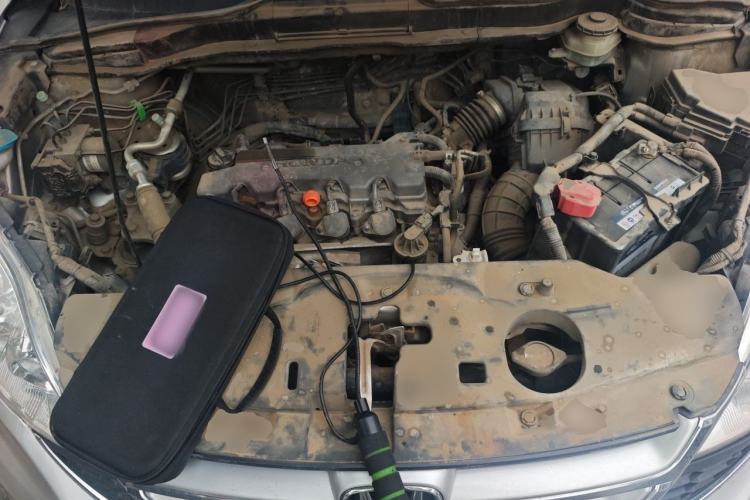 Used Honda CR-V 2010 2.0L automatic two-wheel drive urban version Engine Bay