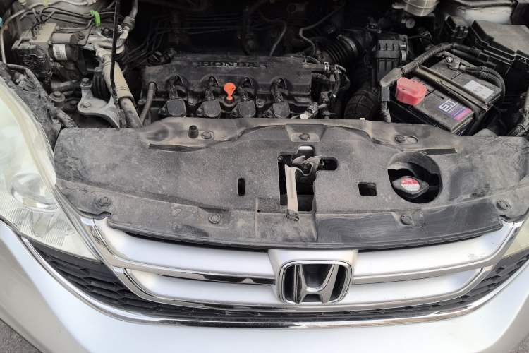 Used Honda CR-V 2010 2.0L Automatic Four-Wheel Drive Classic Edition Engine Bay