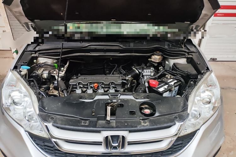 Used Honda CR-V 2010 2.0L automatic two-wheel drive urban version Engine Bay
